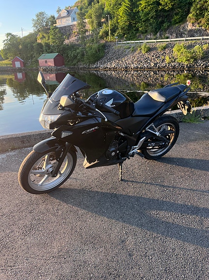 Honda CBR 250 R 2 of 5