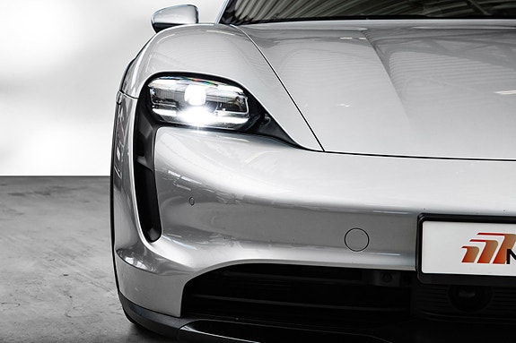 Porsche Taycan Cross Turismo 6 of 28