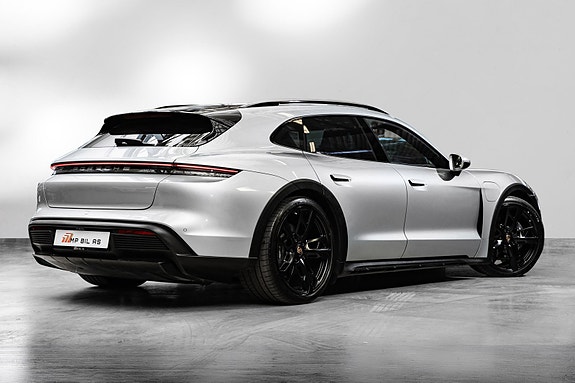 Porsche Taycan Cross Turismo 3 of 28