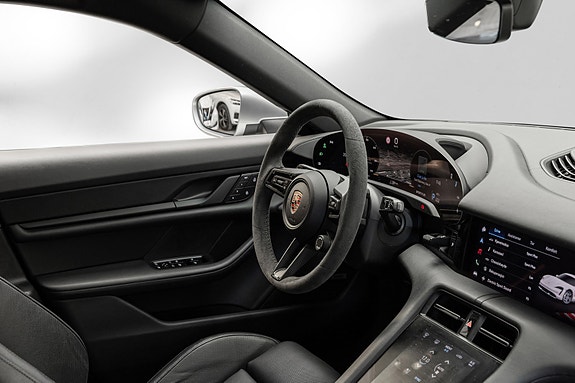 Porsche Taycan Cross Turismo 28 of 28