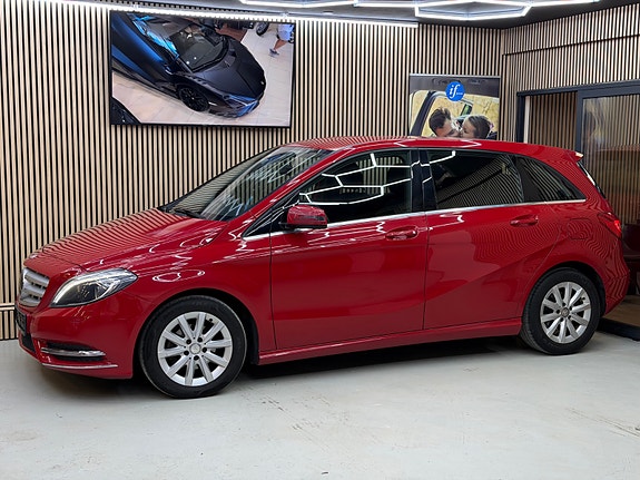 Mercedes-Benz B180 4 of 30