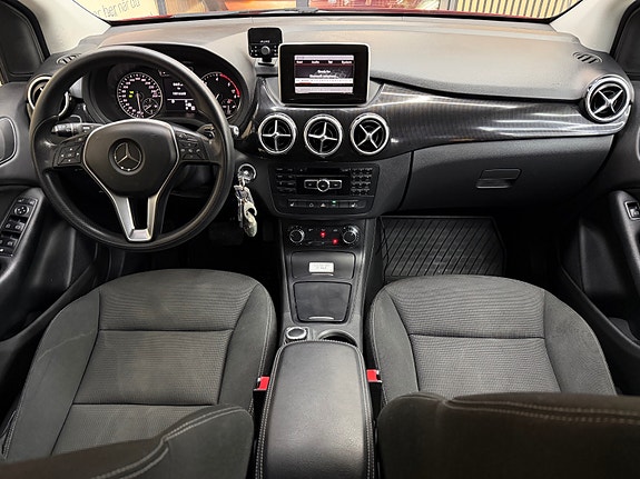 Mercedes-Benz B180 26 of 30