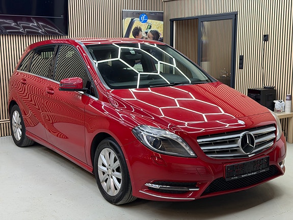 Mercedes-Benz B180 7 of 30