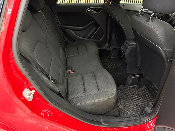 Mercedes-Benz B180 25 of 30