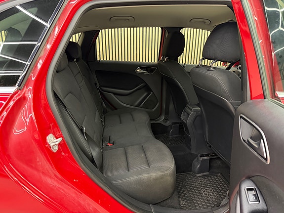 Mercedes-Benz B180 24 of 30