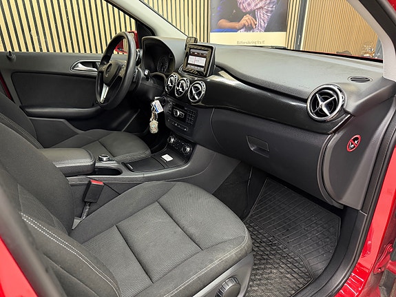 Mercedes-Benz B180 23 of 30