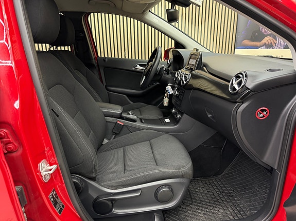 Mercedes-Benz B180 22 of 30