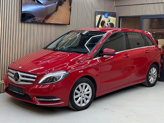 Mercedes-Benz B180 3 of 30