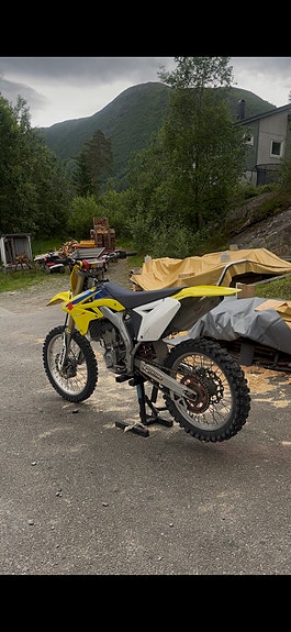 Suzuki 2009 2 of 5