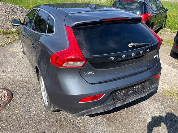 Volvo V40 3 of 4