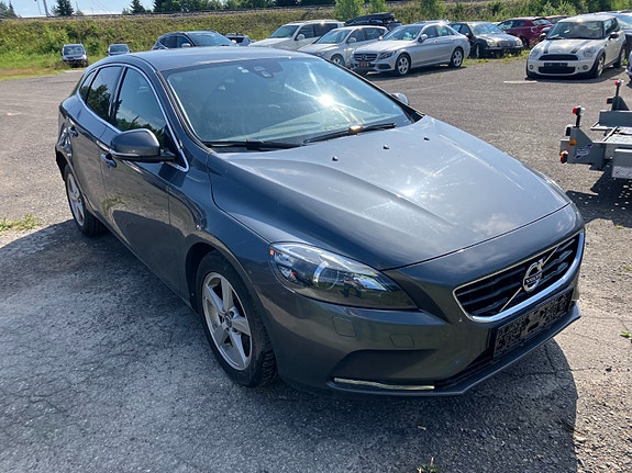 Volvo V40 2 of 4