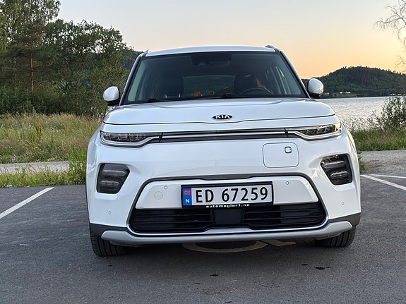 Kia e-Soul 2 of 5