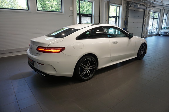 Mercedes-Benz E220 11 of 30