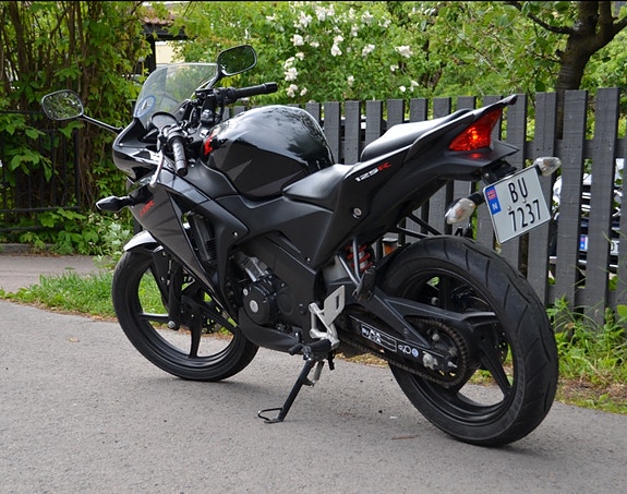 Honda CBR 125 R 2 of 5