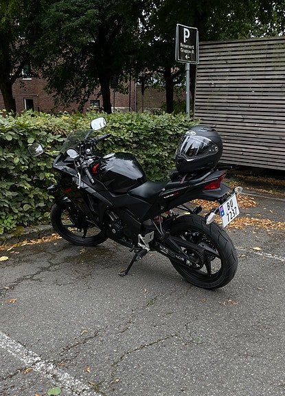 Honda CBR 125 R 4 of 5