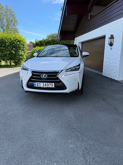 Lexus NX300h 5 of 5