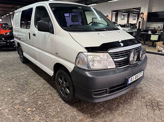 Toyota HiAce 5 of 17