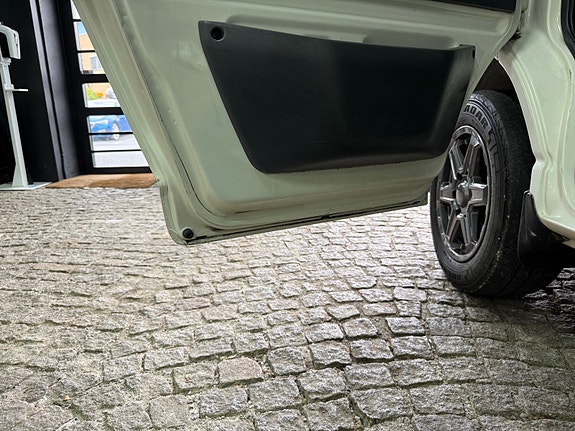 Toyota HiAce 16 of 17