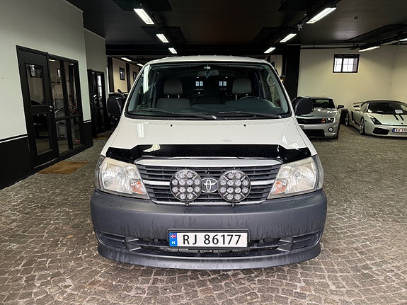 Toyota HiAce 6 of 17
