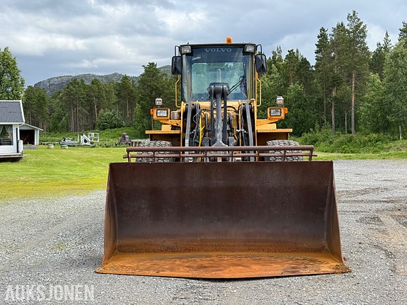 Volvo L120C 2 of 5