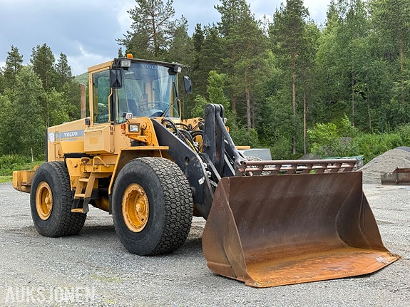 Volvo L120C 3 of 5