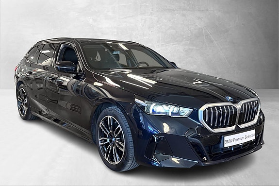 BMW i5 3 of 5