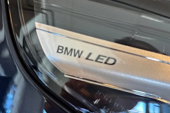 BMW i5 4 of 5