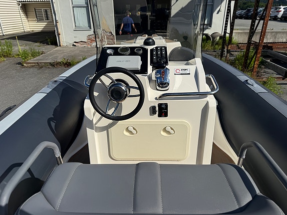 Capelli Tempest 775 m/Suzuki 300 3 of 5