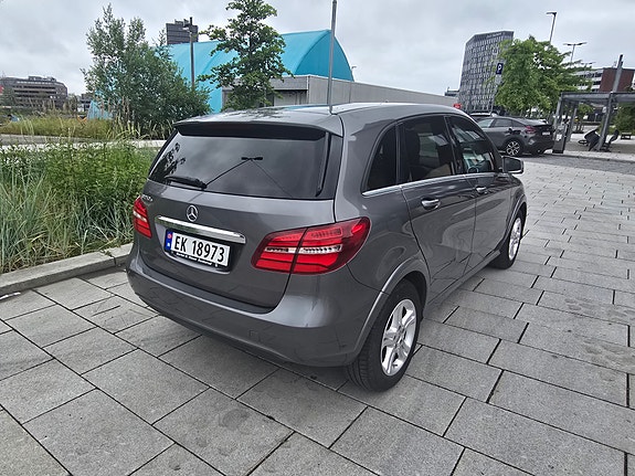 Mercedes-Benz B250 5 of 5