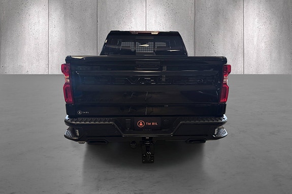 Chevrolet Silverado 4 of 5