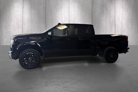 Chevrolet Silverado 2 of 5