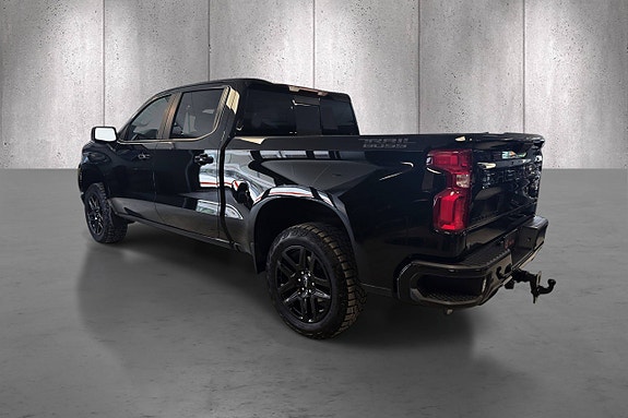 Chevrolet Silverado 3 of 5