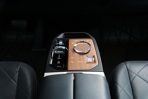 BMW iX 19 of 21