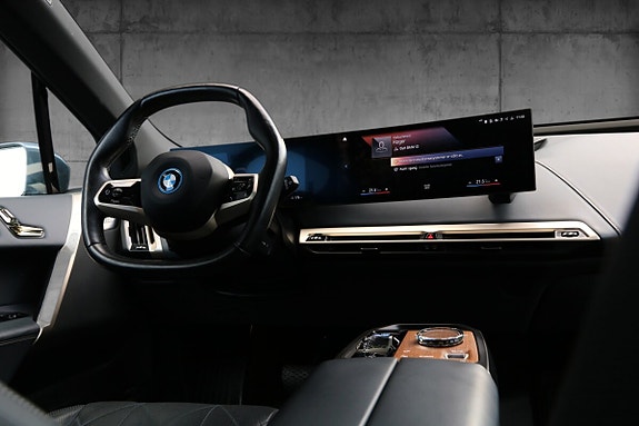 BMW iX 16 of 21