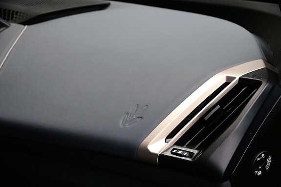 BMW iX 17 of 21