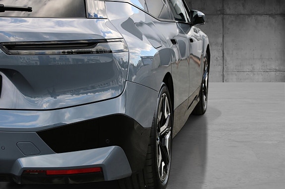 BMW iX 6 of 21