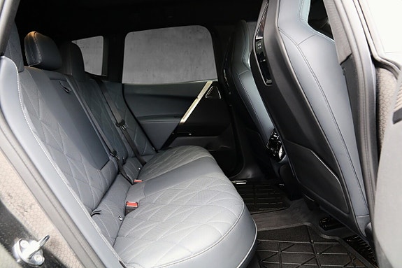 BMW iX 14 of 21