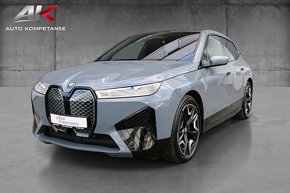 BMW iX 2 of 5