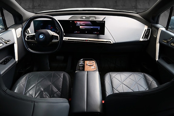 BMW iX 8 of 21