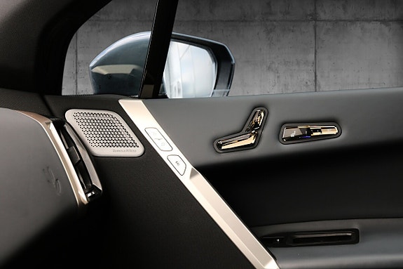 BMW iX 18 of 21