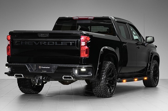 Chevrolet Silverado 2 of 5