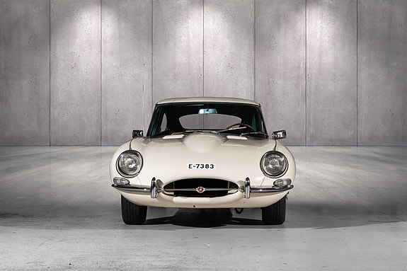 Jaguar E-TYPE 3 of 5