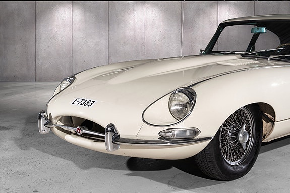 Jaguar E-TYPE 2 of 5