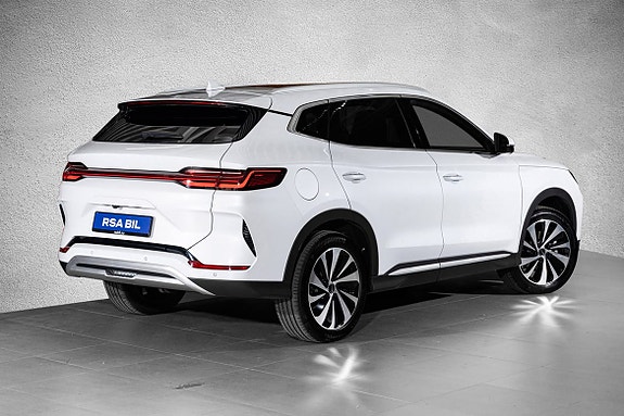 BYD Seal U 2 of 5