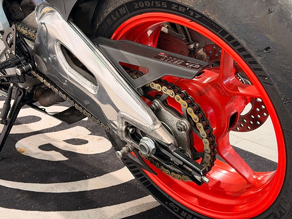 Aprilia RSV4 RR 5 of 5