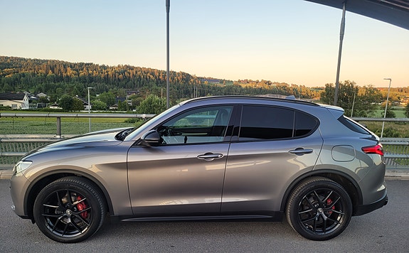 Alfa Romeo Stelvio 4 of 5