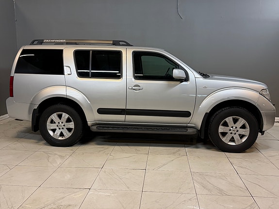 Nissan Pathfinder 5 of 5