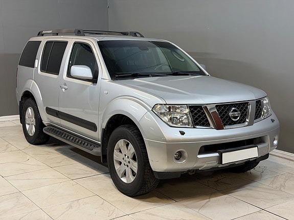 Nissan Pathfinder 2 of 5