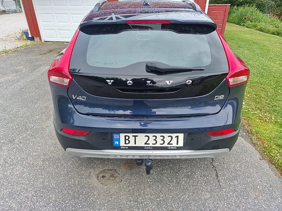 Volvo V40 Cross Country 2 of 5