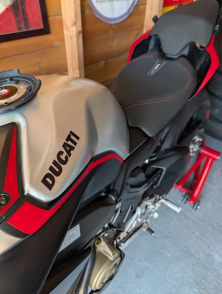 Ducati Streetfighter V4 SP 16 of 22